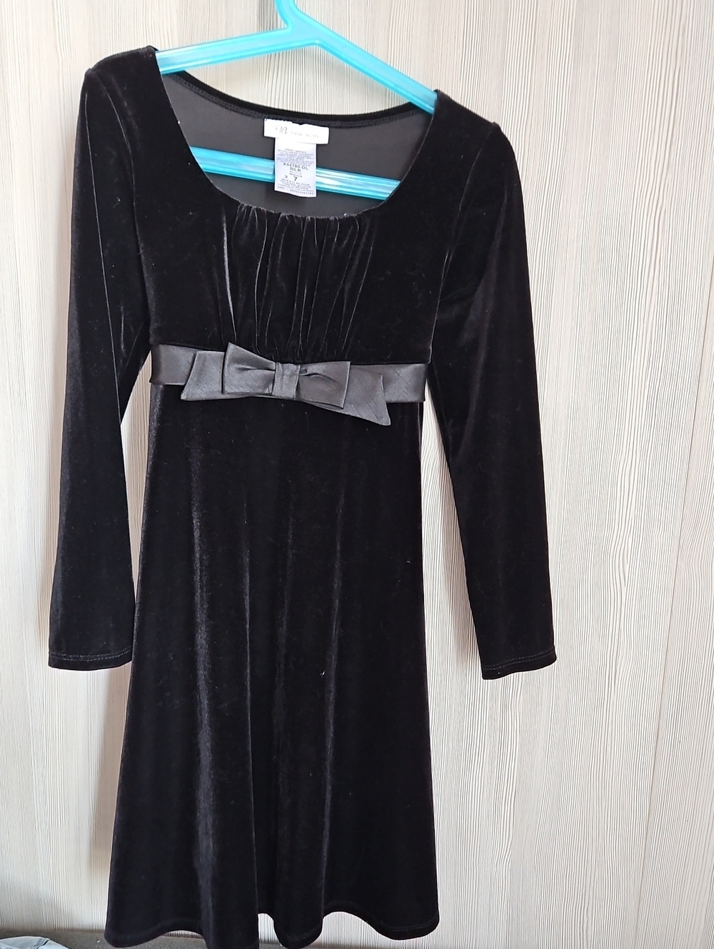 Bonnie Jean Black Velvet Formal Dress Size 7 - Picture 1 of 4